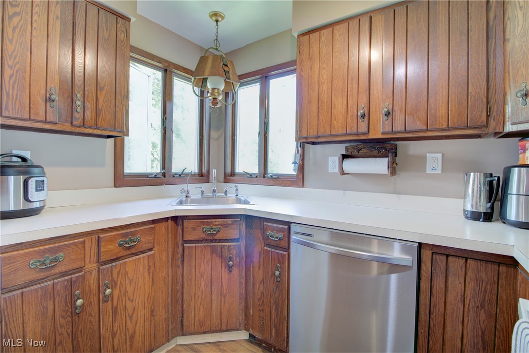 7730 Cedar Road Chesterland, OH 44026 - Photo 13 of 36