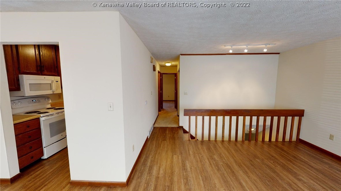 6036 East Pea Ridge Road Huntington, WV 25705 - Photo 3 of 15 Gallery Image 3