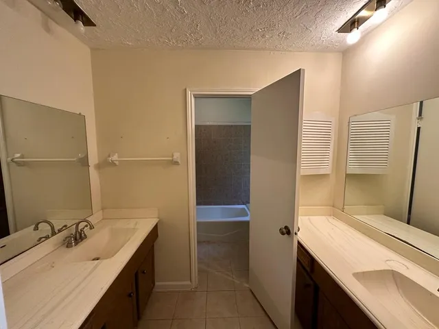 $1,895 | 239 Kings Way, Stafford, TX 77477