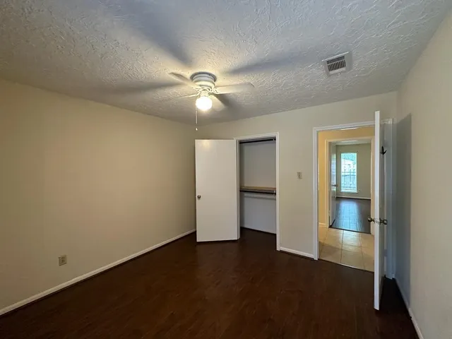 $1,895 | 239 Kings Way, Stafford, TX 77477