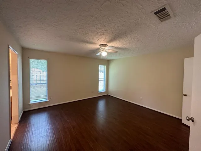 $1,895 | 239 Kings Way, Stafford, TX 77477