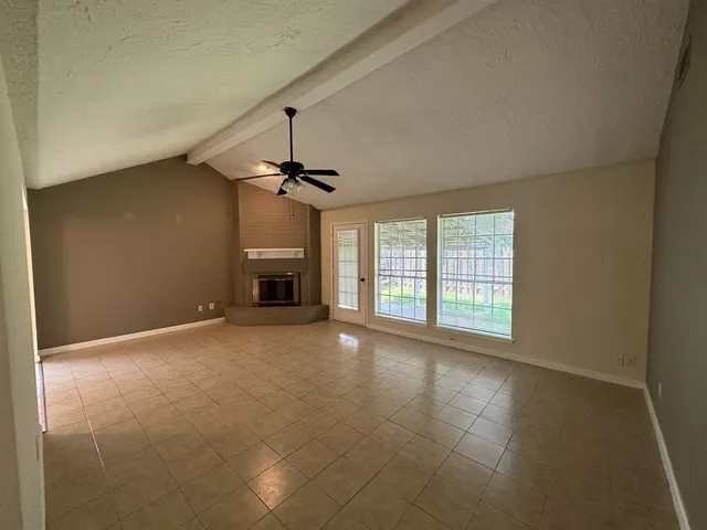 $1,895 | 239 Kings Way, Stafford, TX 77477