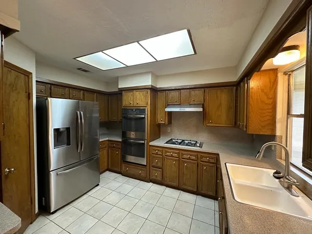 $1,895 | 239 Kings Way, Stafford, TX 77477