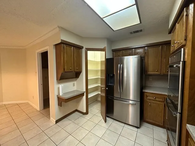 $1,895 | 239 Kings Way, Stafford, TX 77477