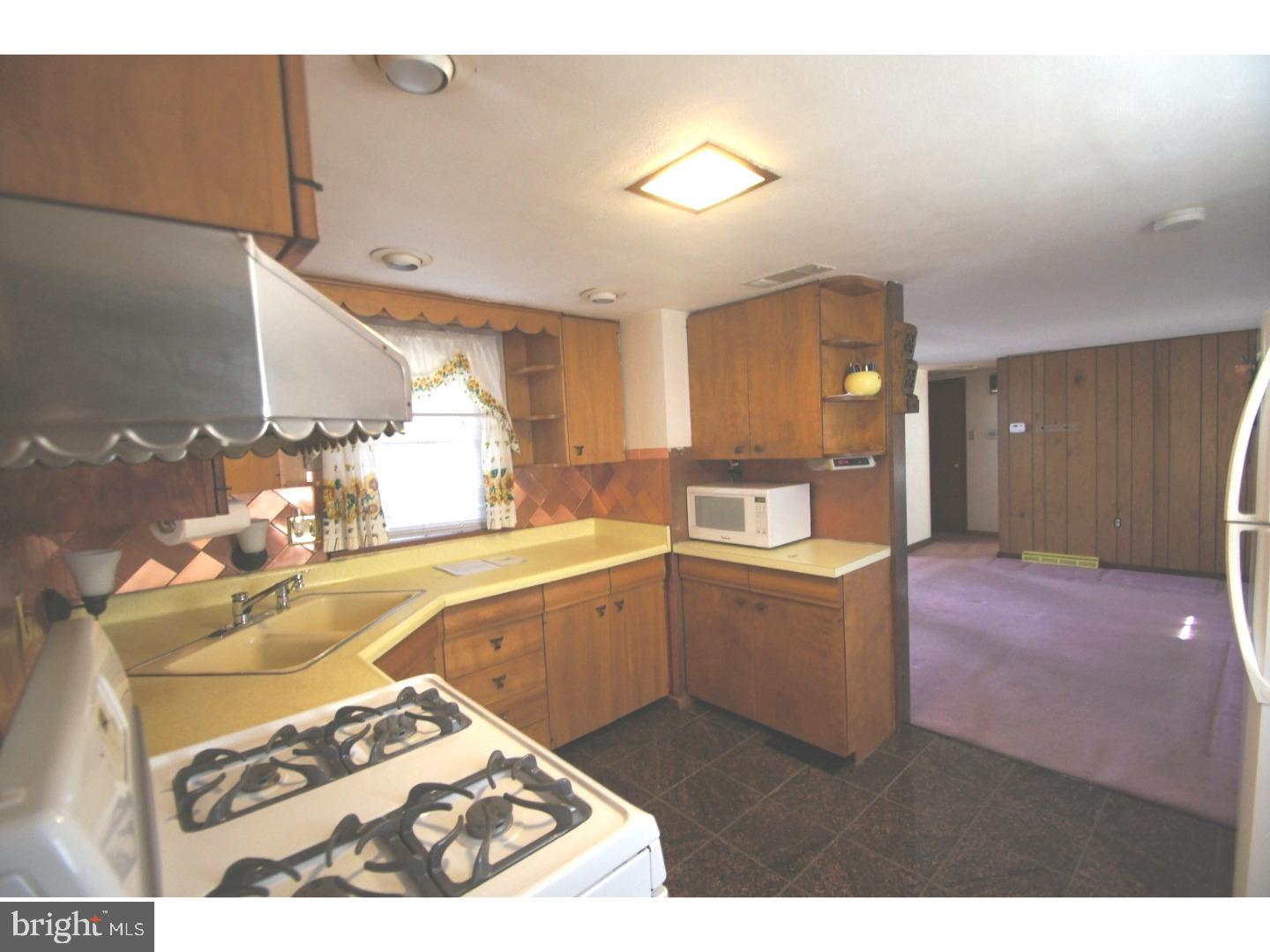 338 South View Road Fleetwood, PA 19522 - Photo 7 of 14 Kitchen