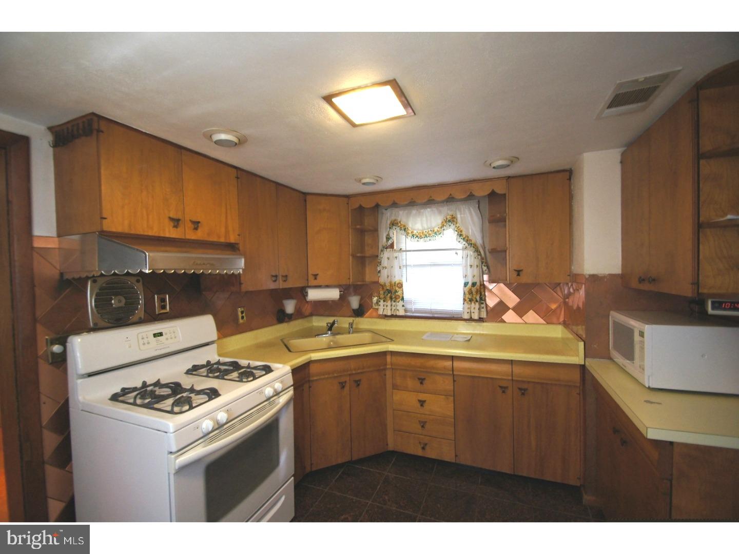 338 South View Road Fleetwood, PA 19522 - Photo 8 of 14 Kitchen