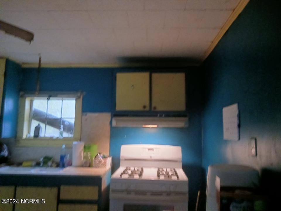 3094 Gray Road Chocowinity, NC 27817 - Photo 6 of 10 Kitchen