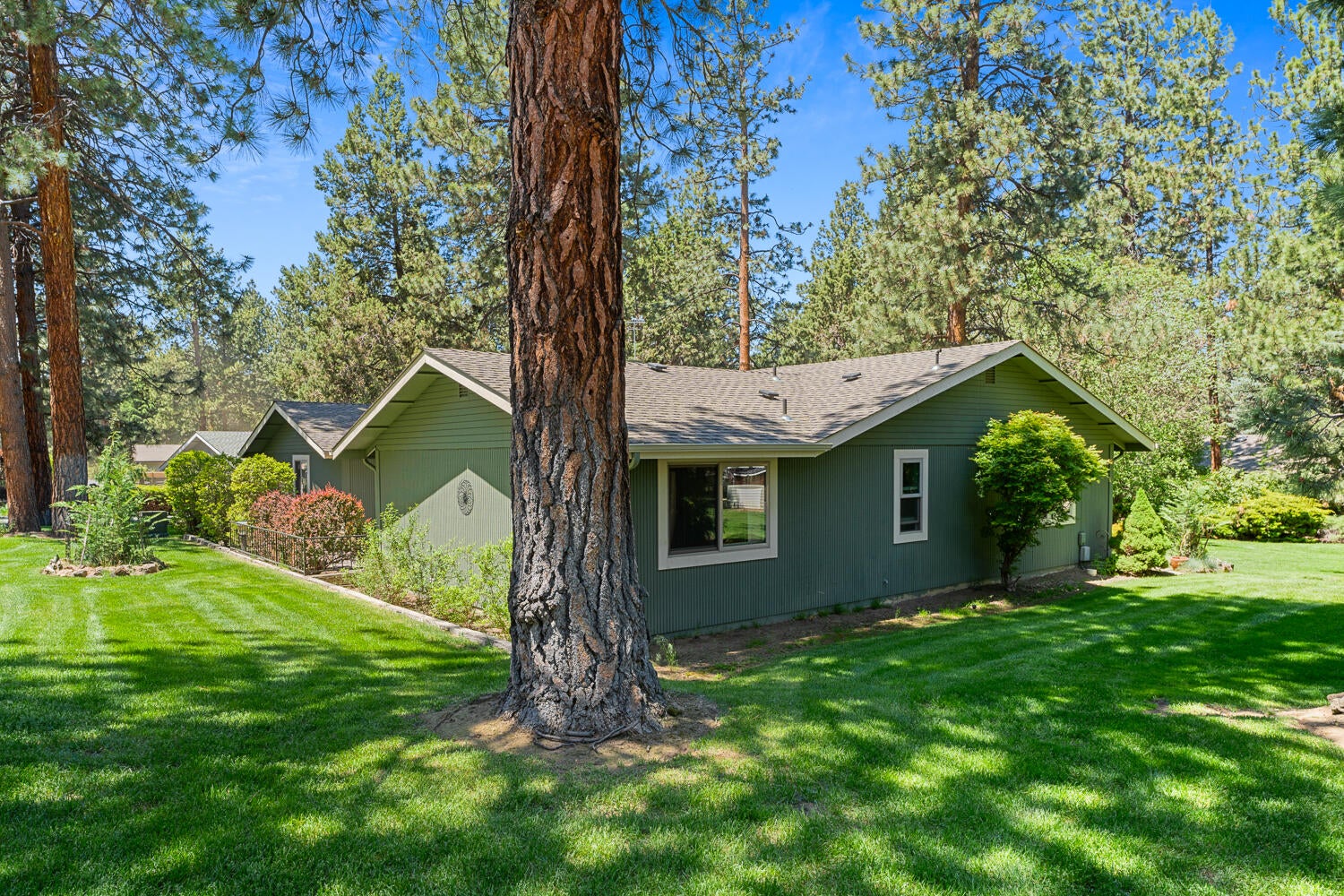 20434 Mainline Road Bend, OR 97702 - Photo 2 of 46 2