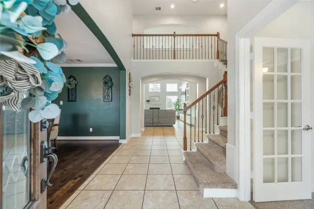 a view of entryway with a front door