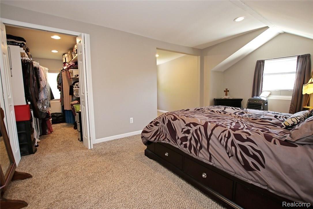 2702 Columbia Road Berkley, MI 48072 - Photo 30 of 50 30) Master Suite.jpg