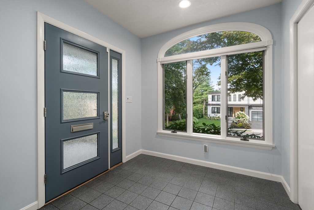 41 Juniper Lane Newton, MA 02459 - Photo 4 of 22