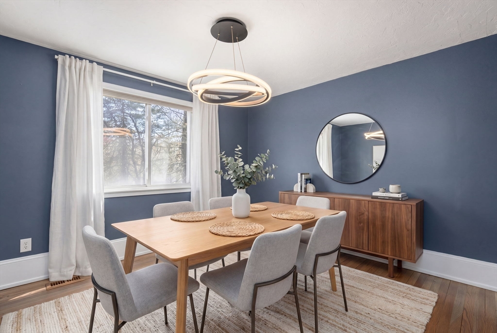 41 Juniper Lane Newton, MA 02459 - Photo 5 of 22