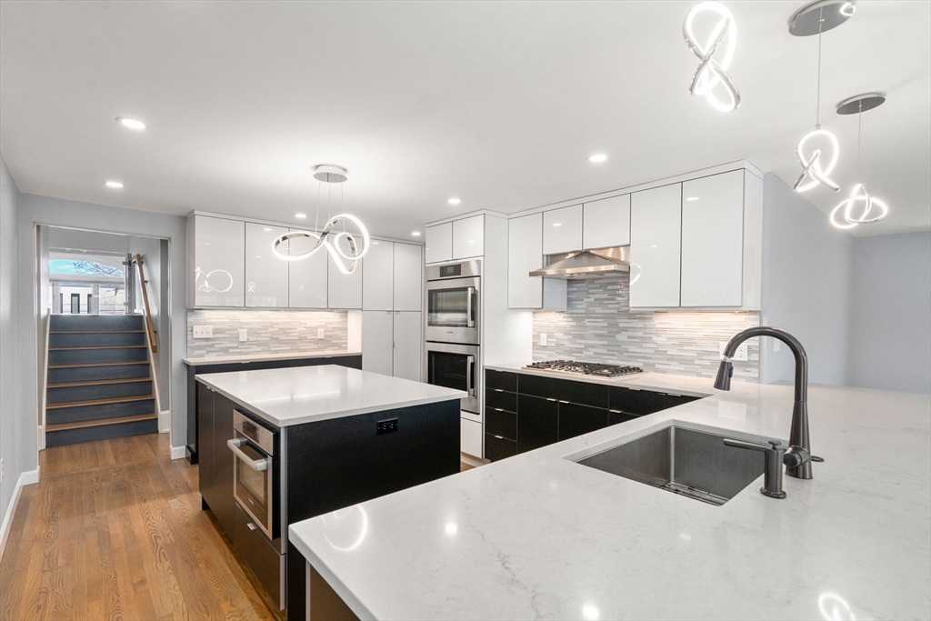 41 Juniper Lane Newton, MA 02459 - Photo 8 of 22