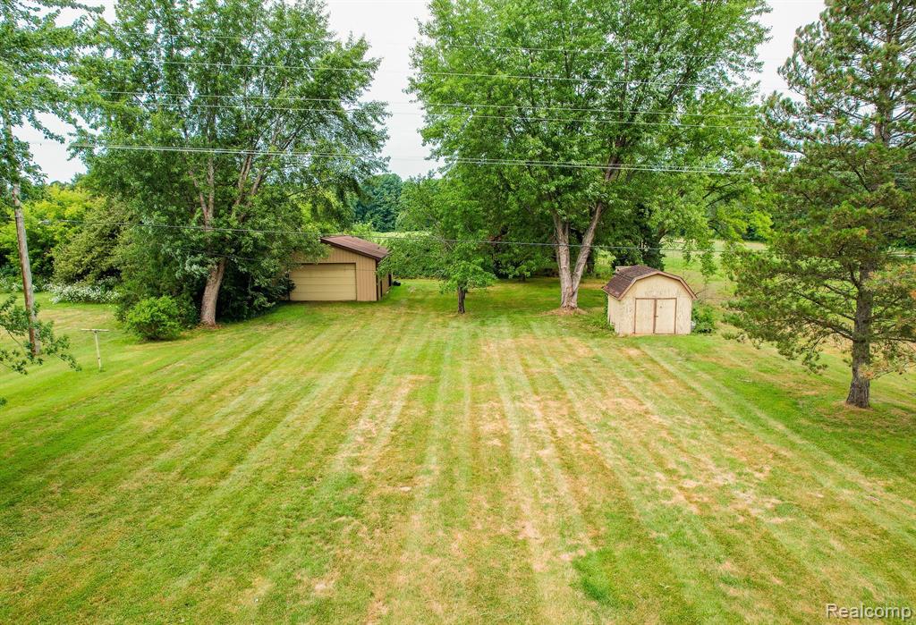 8223 Nichols Road Flushing, MI 48433 - Photo 6 of 28