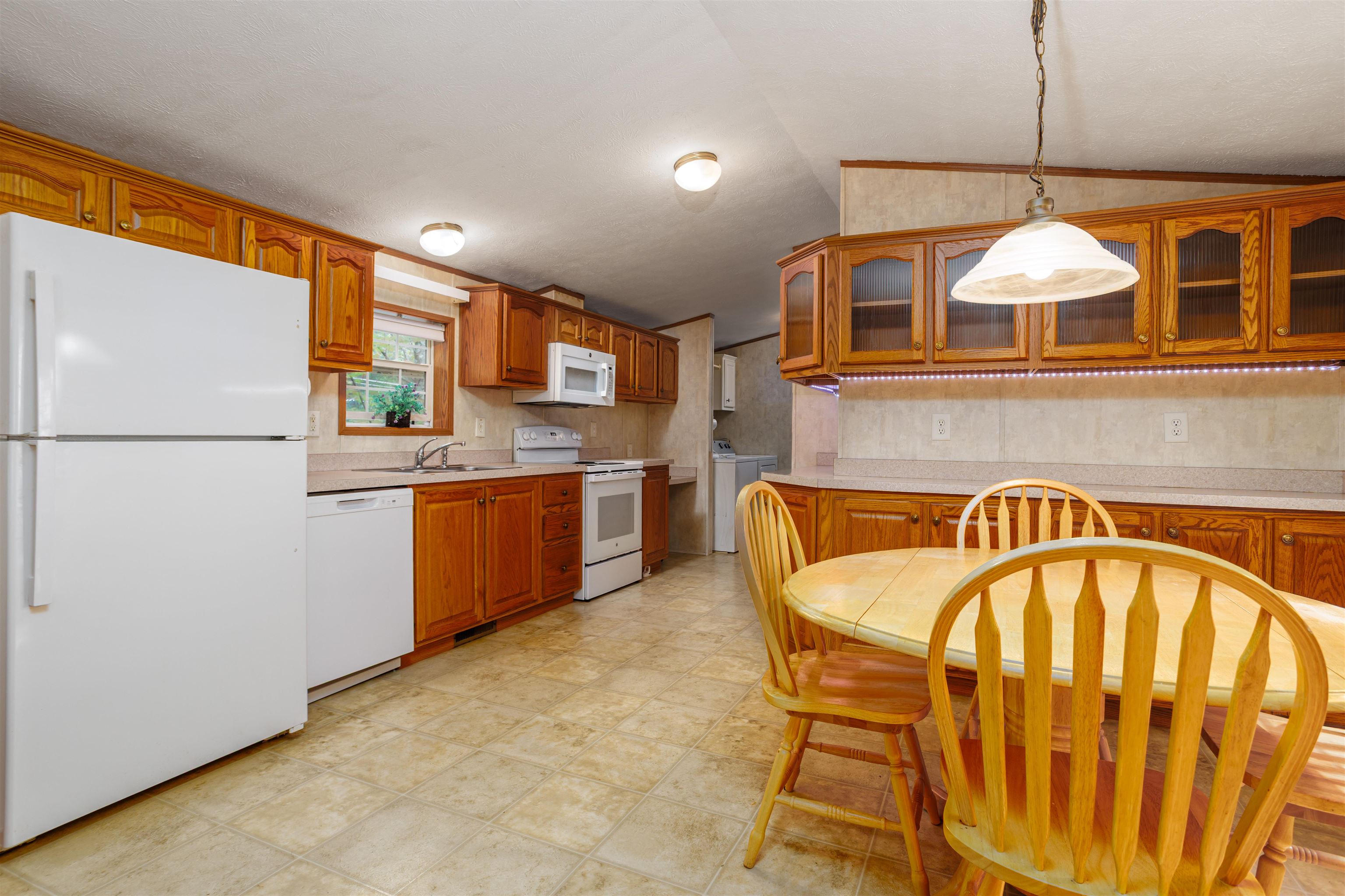 139 Rockingham Road, Unit 24 Derry, NH 03038 - Photo 6 of 39 Gallery Image 6