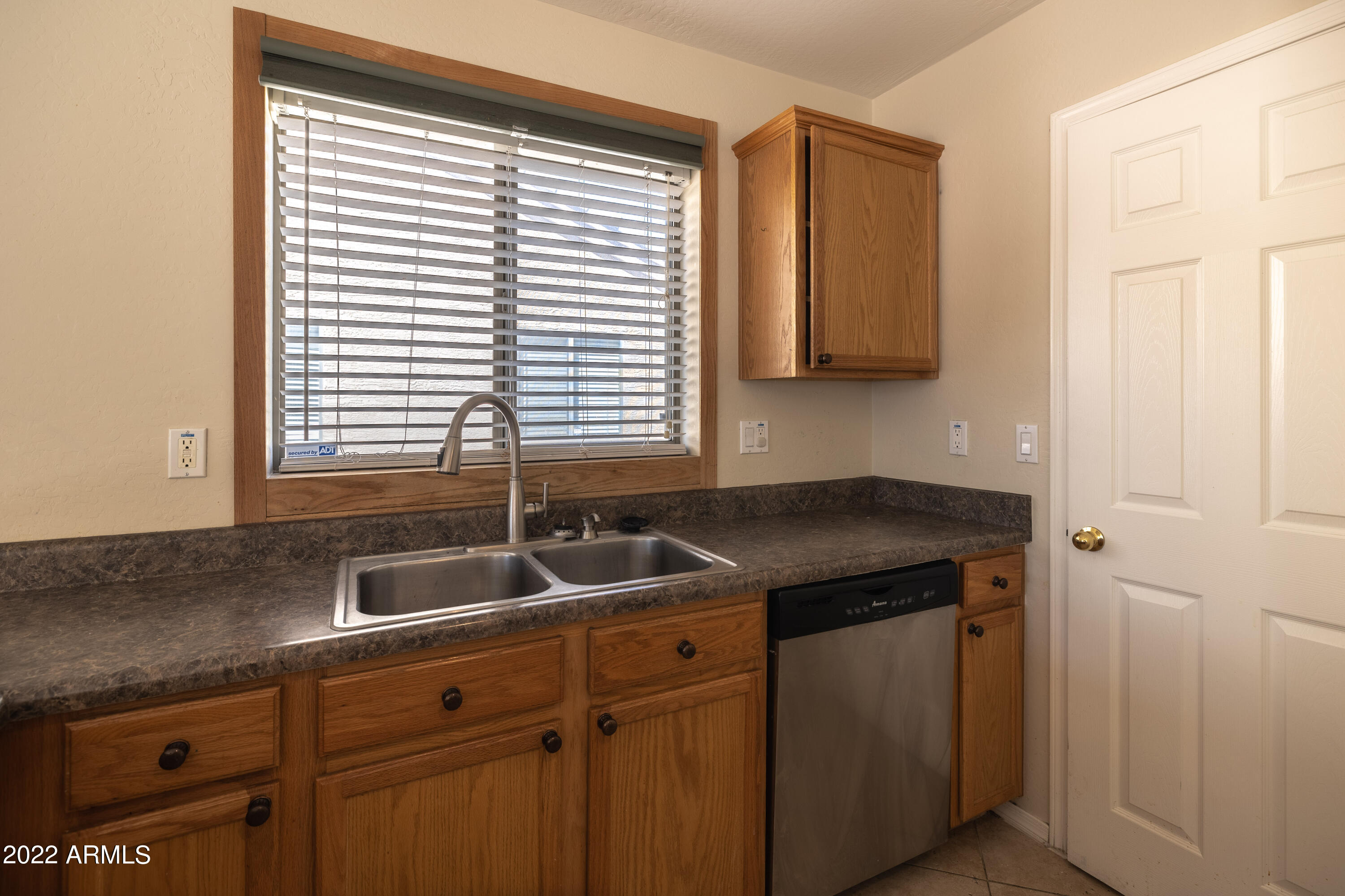 3233 West Pecan Road Phoenix, AZ 85041 - Photo 15 of 35 Kitchen