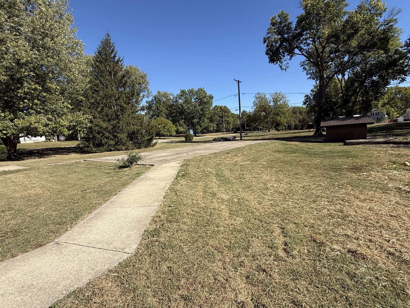 502 3rd Street West Lyndon, IL 61261 - Photo 10 of 11 a swimming pool with an outdoor space