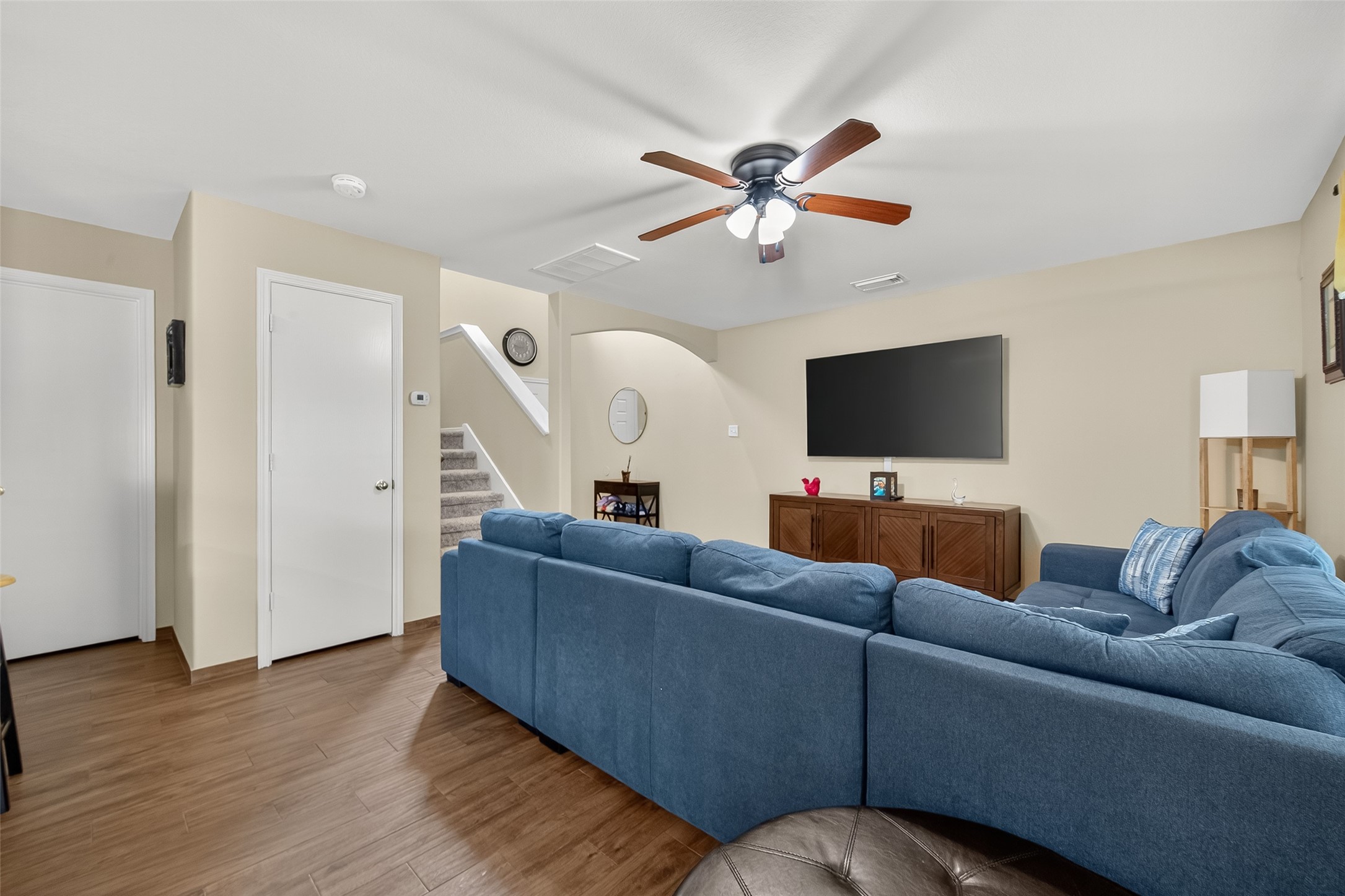 8311 Tartan Court Rosharon, TX 77583 - Photo 11 of 48 a living room with furniture and a flat screen tv