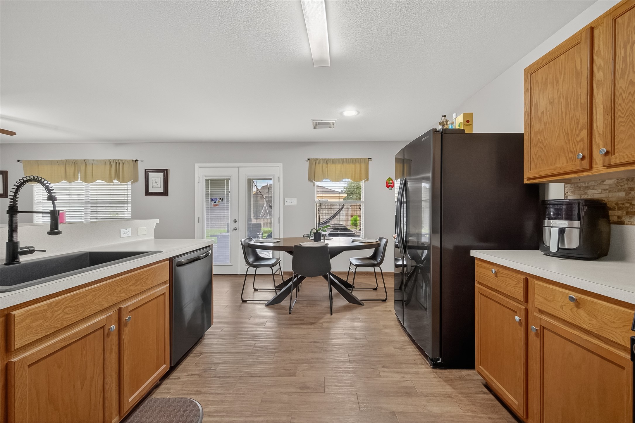 8311 Tartan Court Rosharon, TX 77583 - Photo 20 of 48 a kitchen with counter top space and refrigerator
