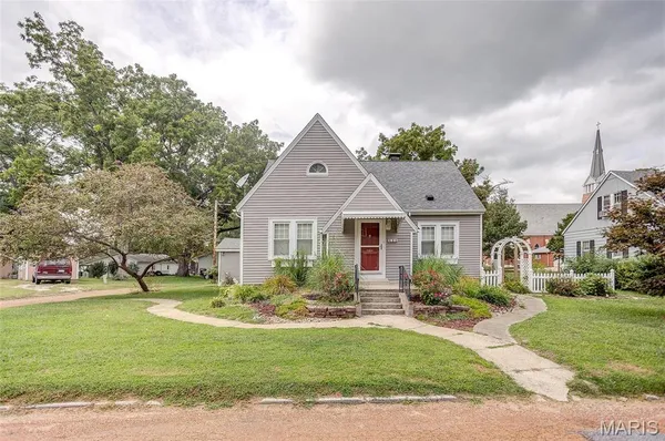 $187,500 | 111 West Barr Place, Jerseyville, IL 62052