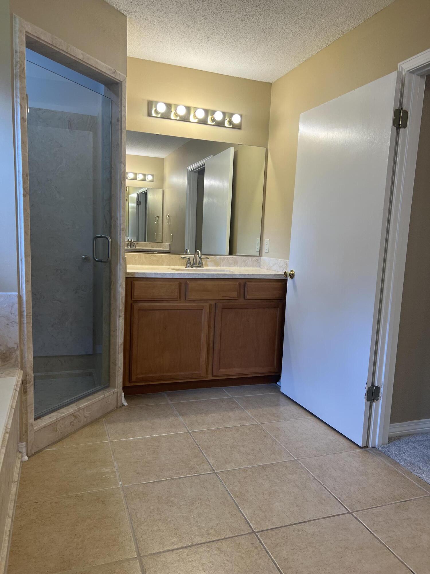 159 Nun Drive Crestview, FL 32536 - Photo 15 of 27 a room with a mirror