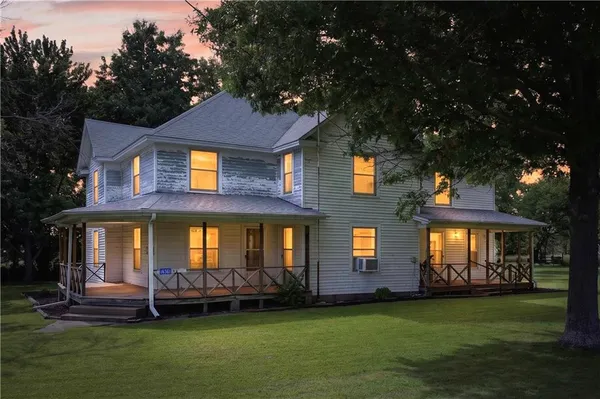 $425,000 | 406 North Center Avenue, Parker, KS 66072