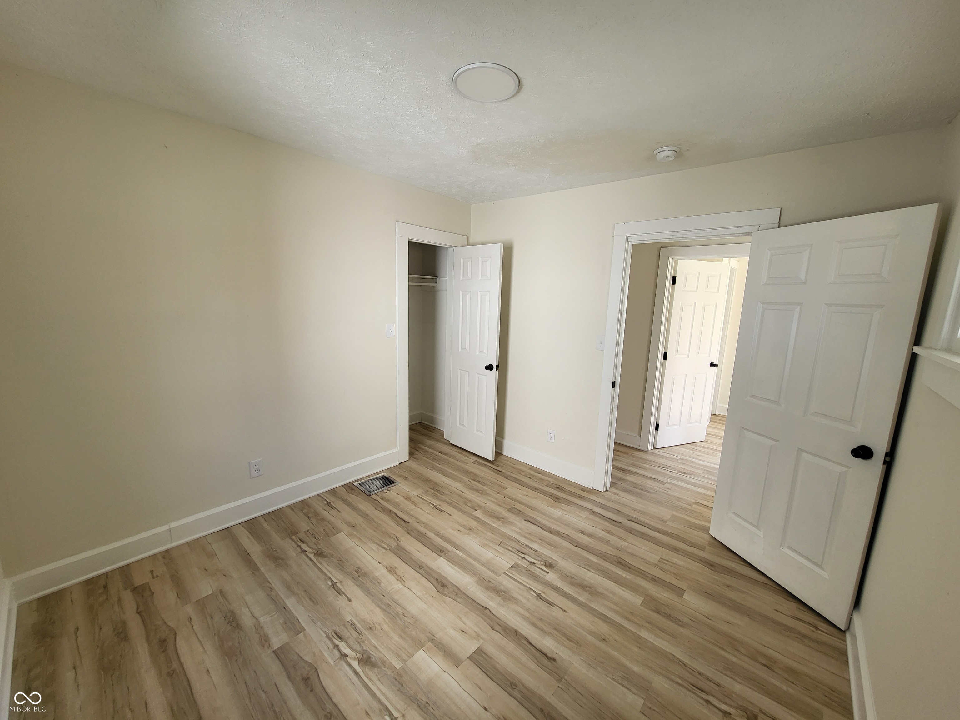 2462 Main Street Anderson, IN 46016 - Photo 9 of 15