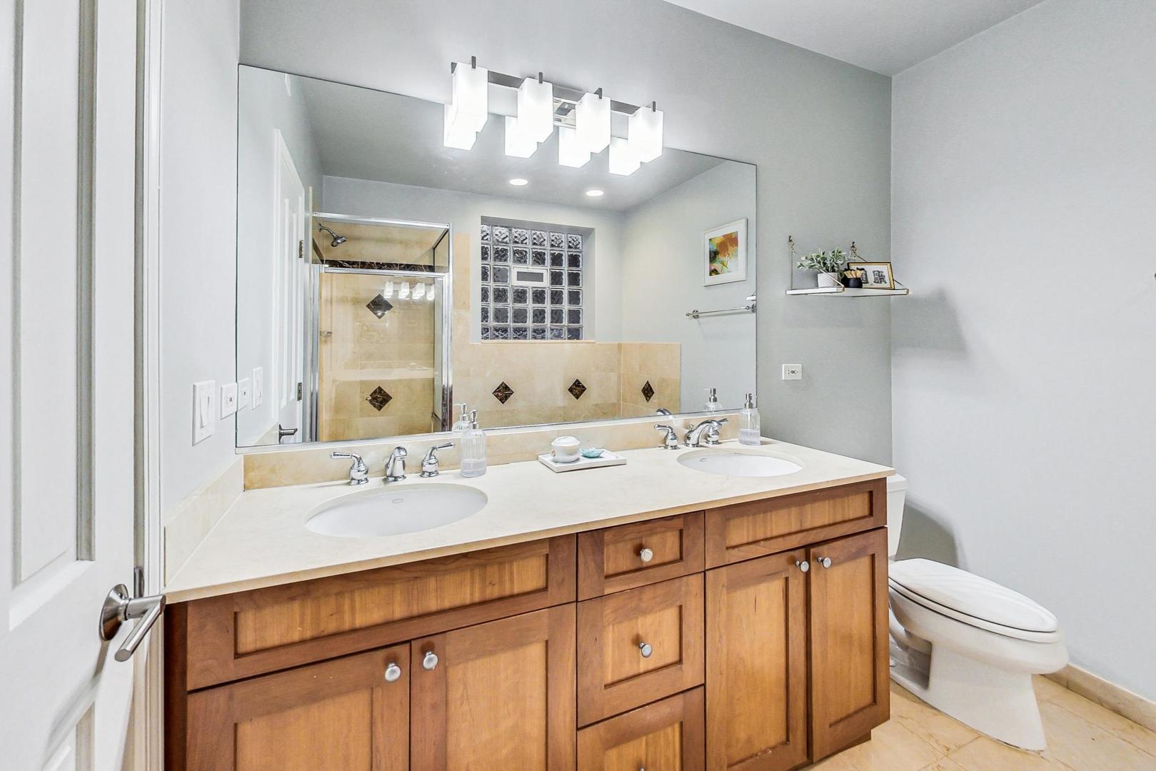 1352 West George Street, Unit T Chicago, IL 60657 - Photo 14 of 23 Gallery Image 14