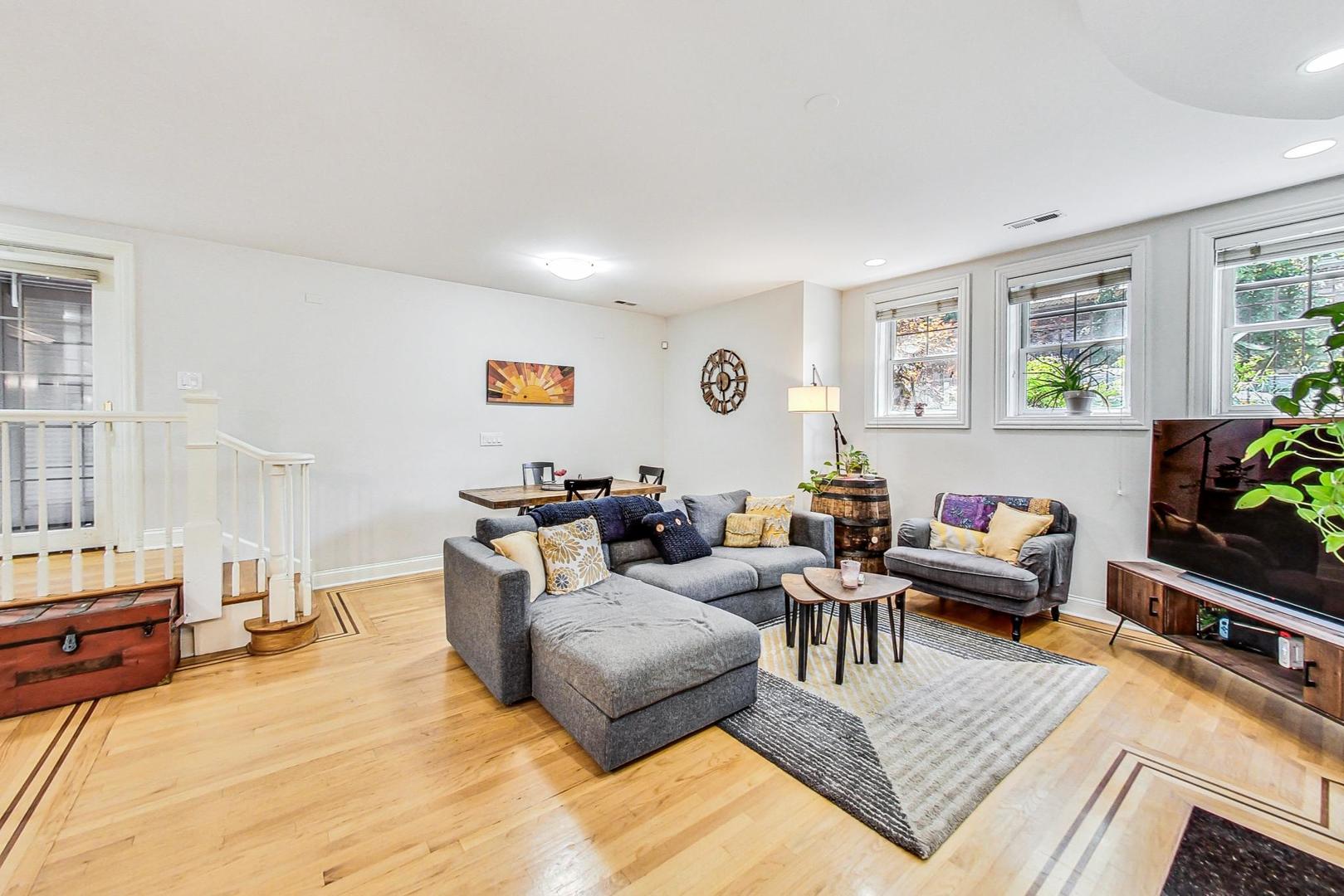 1352 West George Street, Unit T Chicago, IL 60657 - Photo 4 of 23 Gallery Image 4