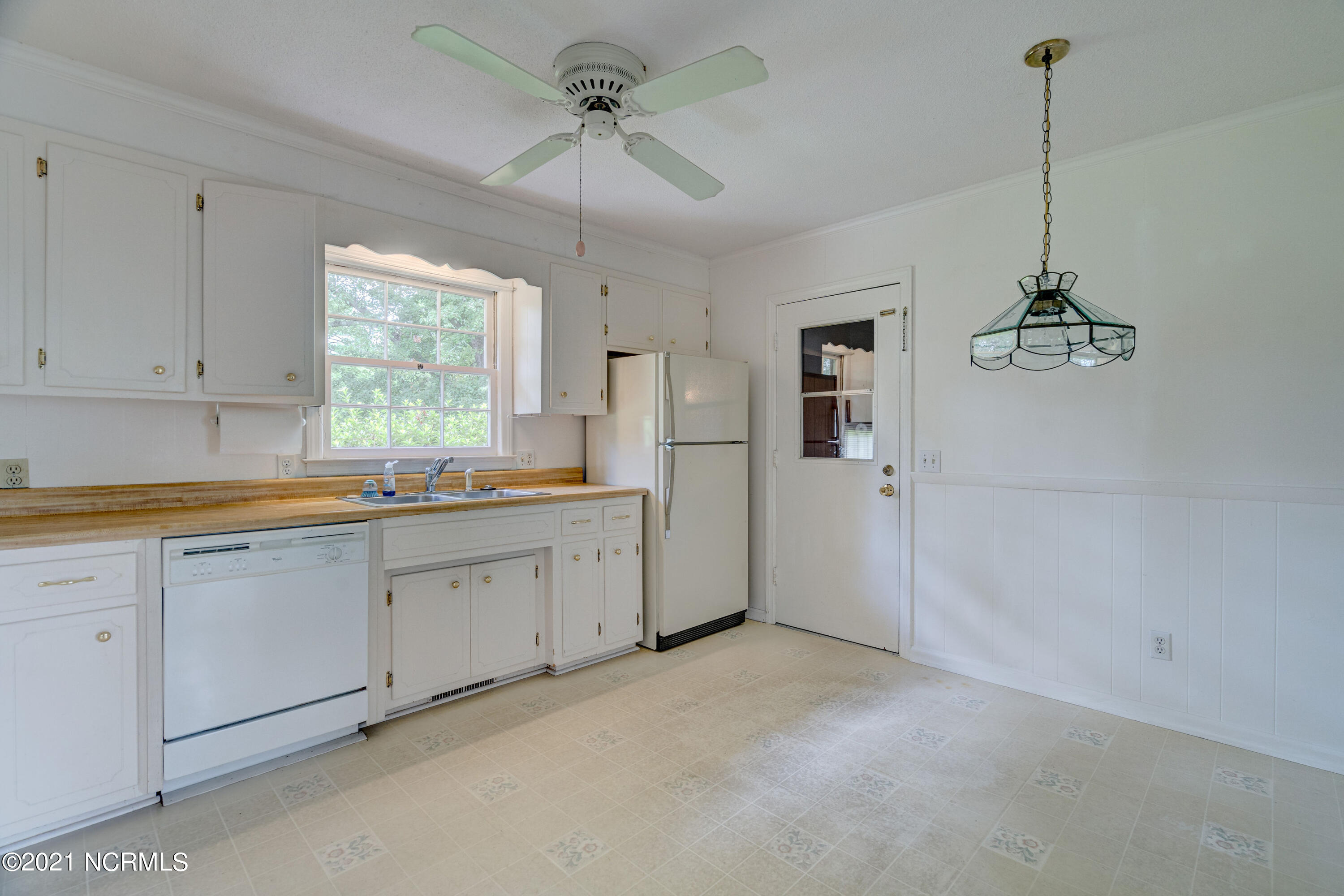 3929 Sweetbriar Road Wilmington, NC 28403 - Photo 5 of 38 3929SweetbriarEdit-18