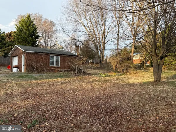 a view of house with backyard