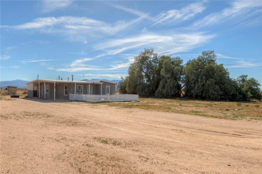 47631 Valley Center Road Newberry Springs, CA 92365 - Photo 4 of 40
