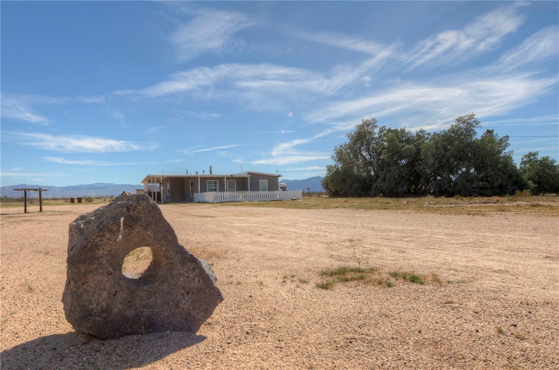 47631 Valley Center Road Newberry Springs, CA 92365 - Photo 5 of 40