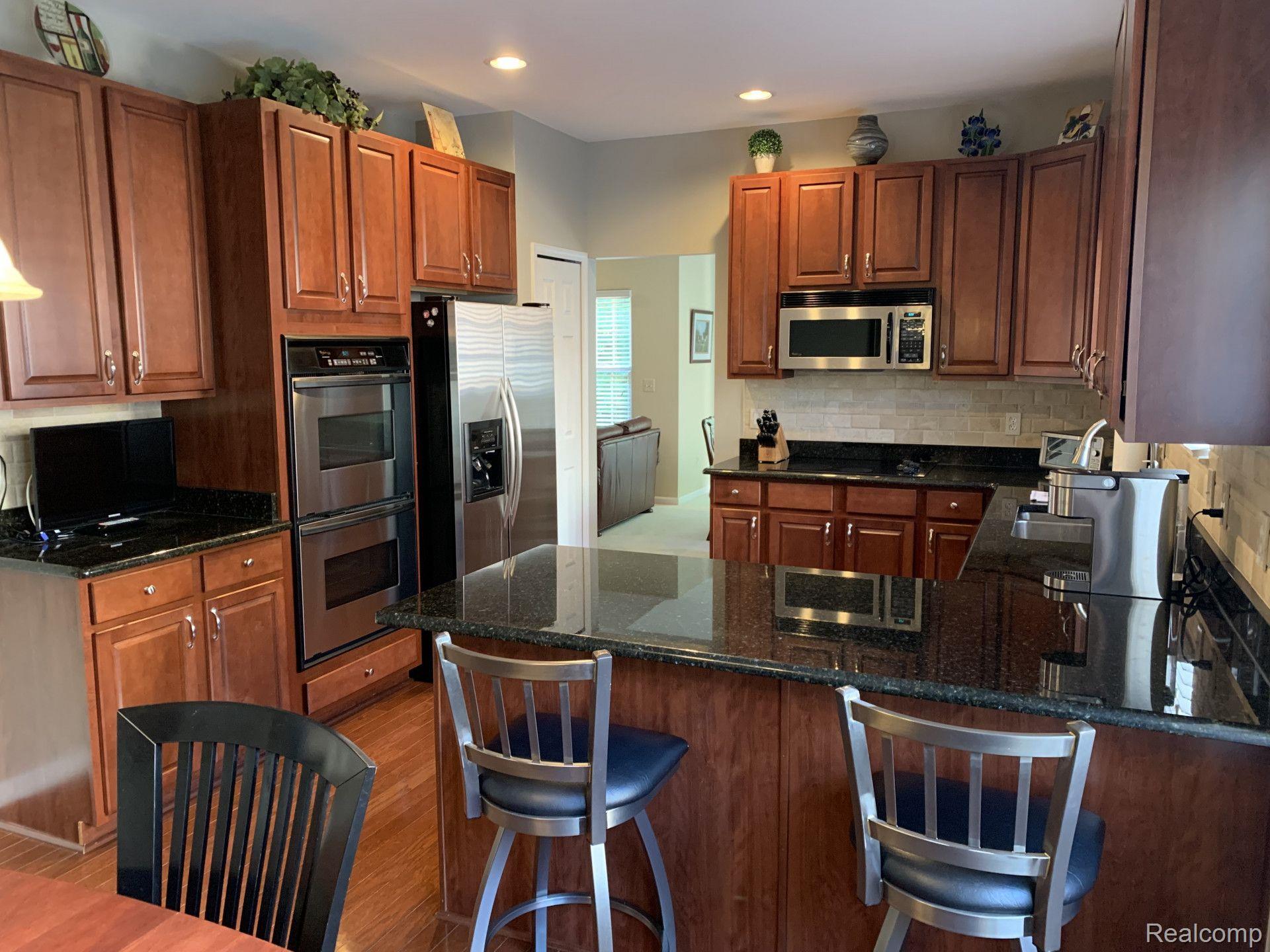 48211 Rockefeller Drive Canton, MI 48188 - Photo 4 of 24