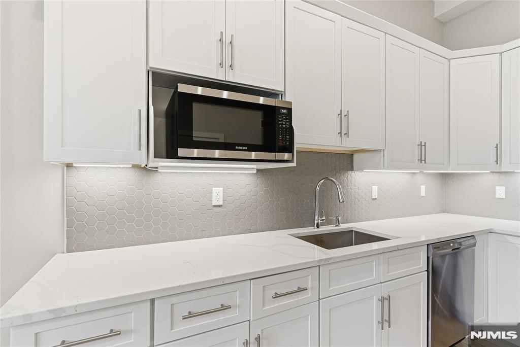 12 Dempsey Avenue, Unit A Edgewater, NJ 07020 - Photo 10 of 22