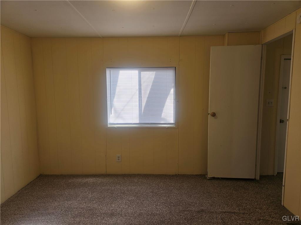 44 Apache Lehighton, PA 18235 - Photo 13 of 18 an empty room with windows