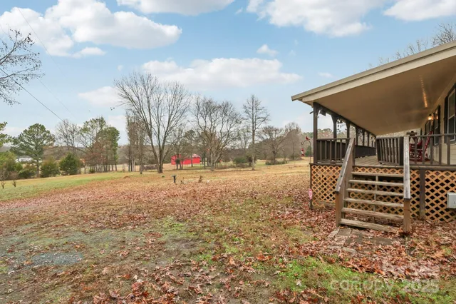a view of outdoor space