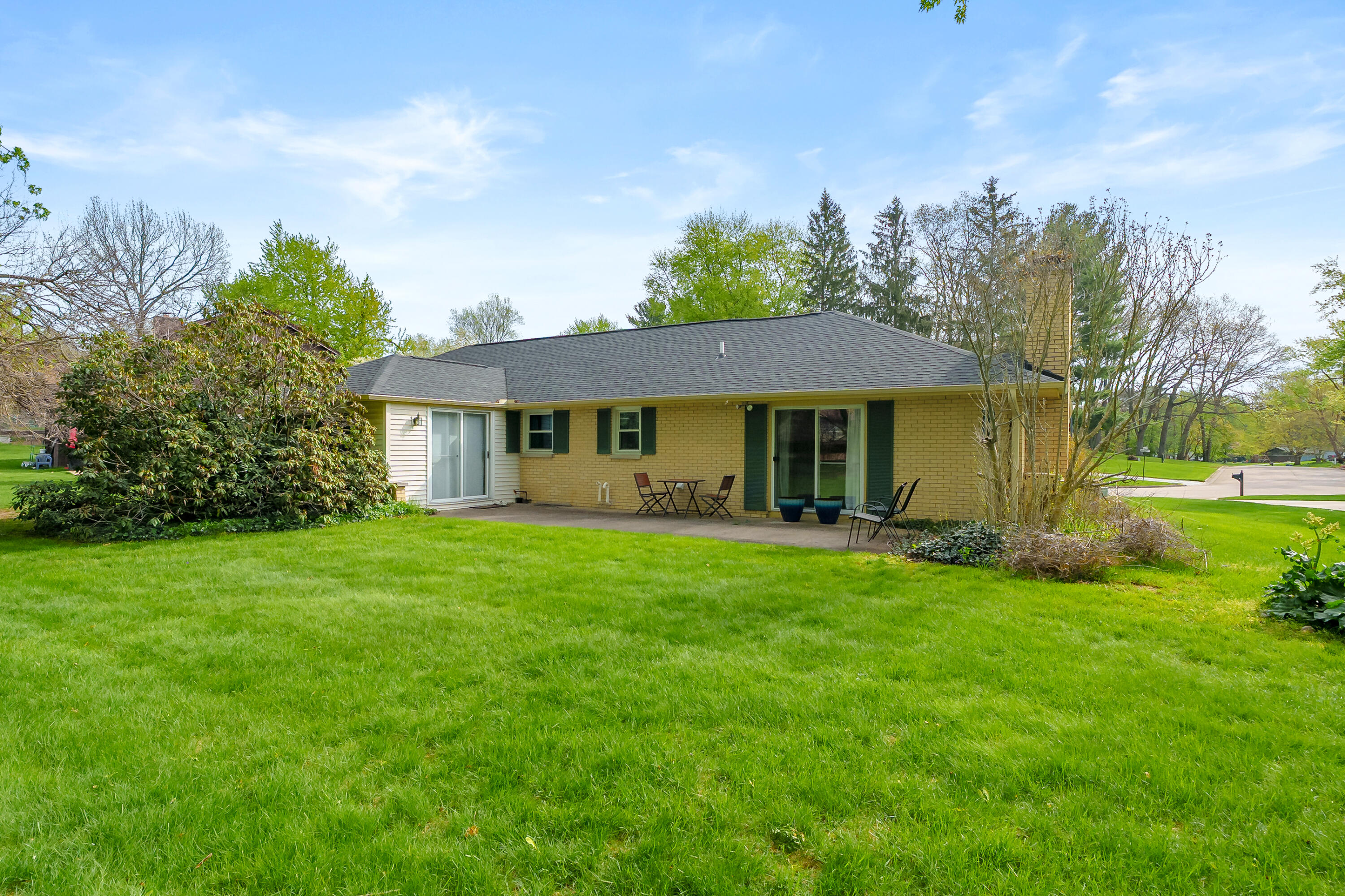 7702 Hunters Ridge Drive Kalamazoo, MI 49009 - Photo 35 of 36 Hunters Ridge Dr 7702 Kalamazoo 49009-33