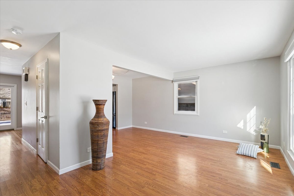 1405 Regency Lane Round Lake, IL 60073 - Photo 5 of 21