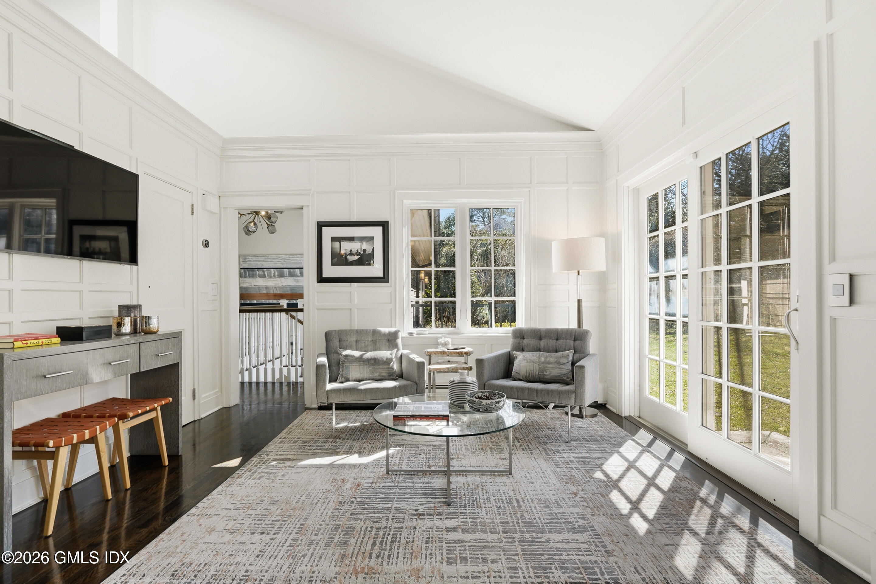 8 Willowmere Avenue Riverside, CT 06878 - Photo 23 of 50 Kitchen seating