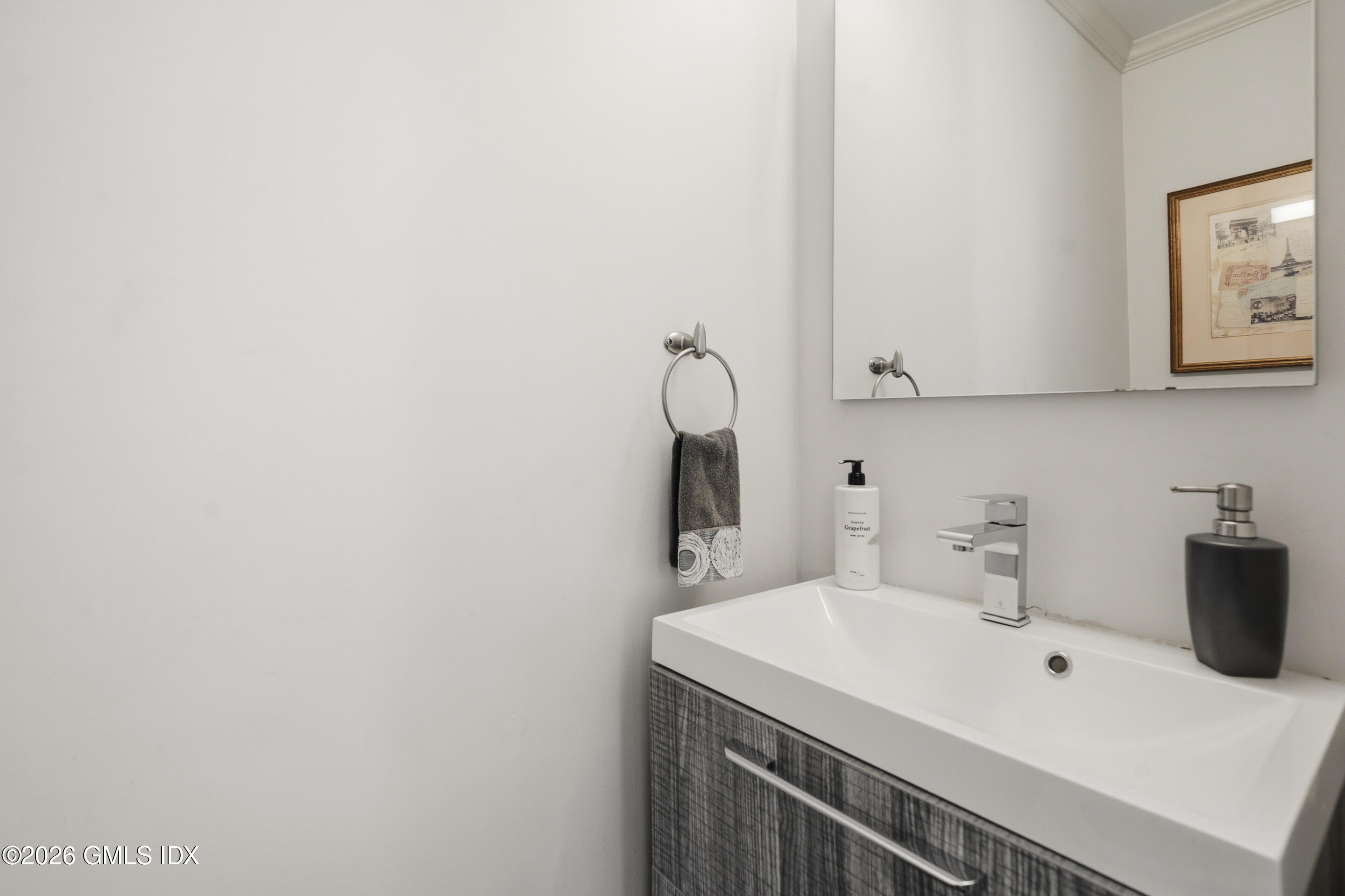 8 Willowmere Avenue Riverside, CT 06878 - Photo 25 of 50 Powder Room