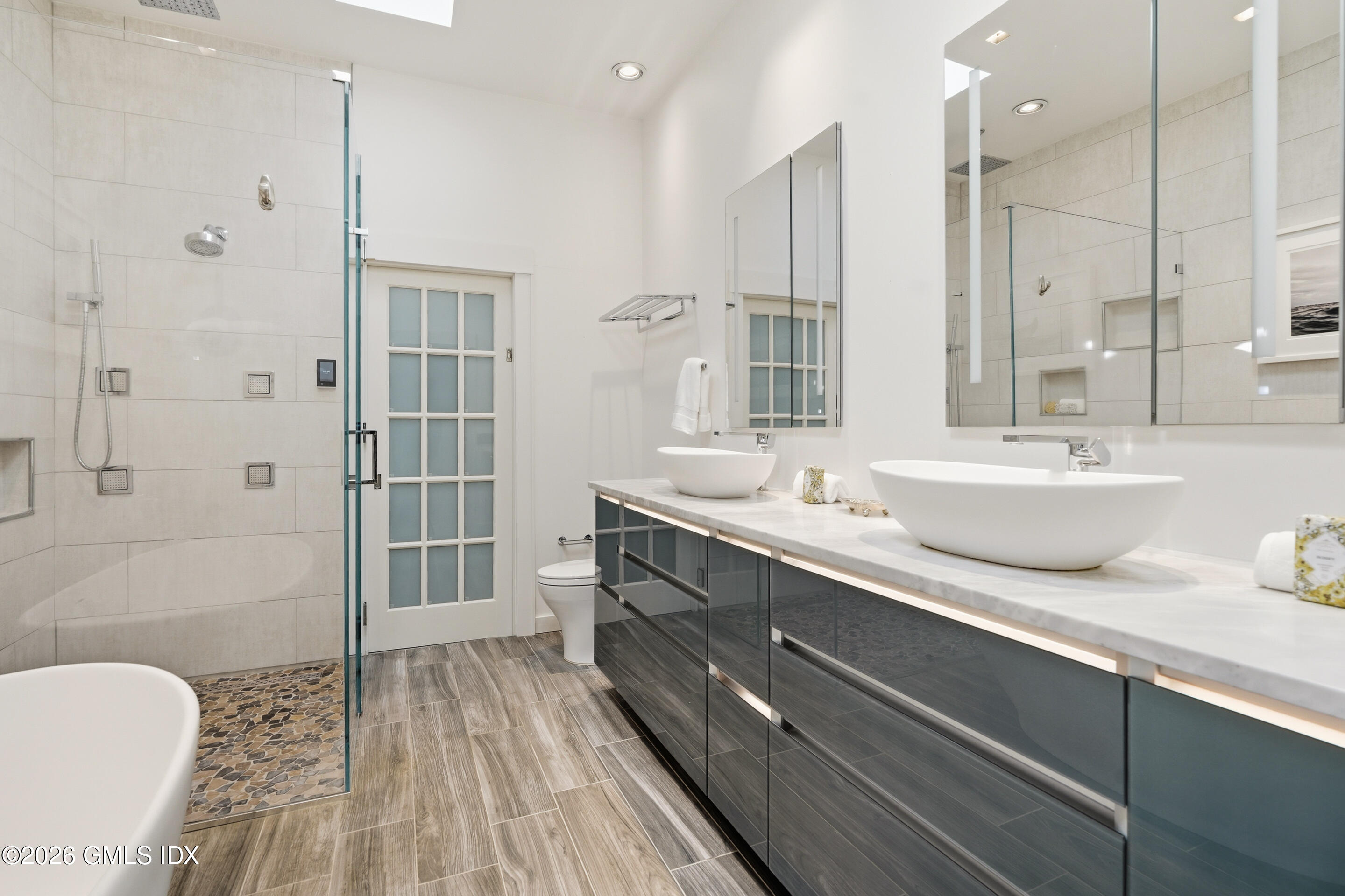 8 Willowmere Avenue Riverside, CT 06878 - Photo 30 of 50 Primary Bthrm