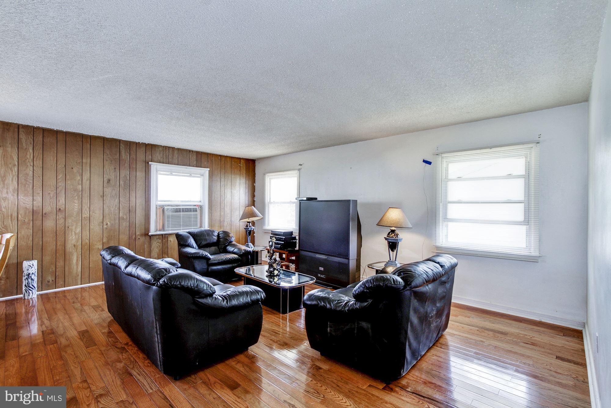 26 Bendix Lane Willingboro, NJ 08046 - Photo 5 of 21 Living Room