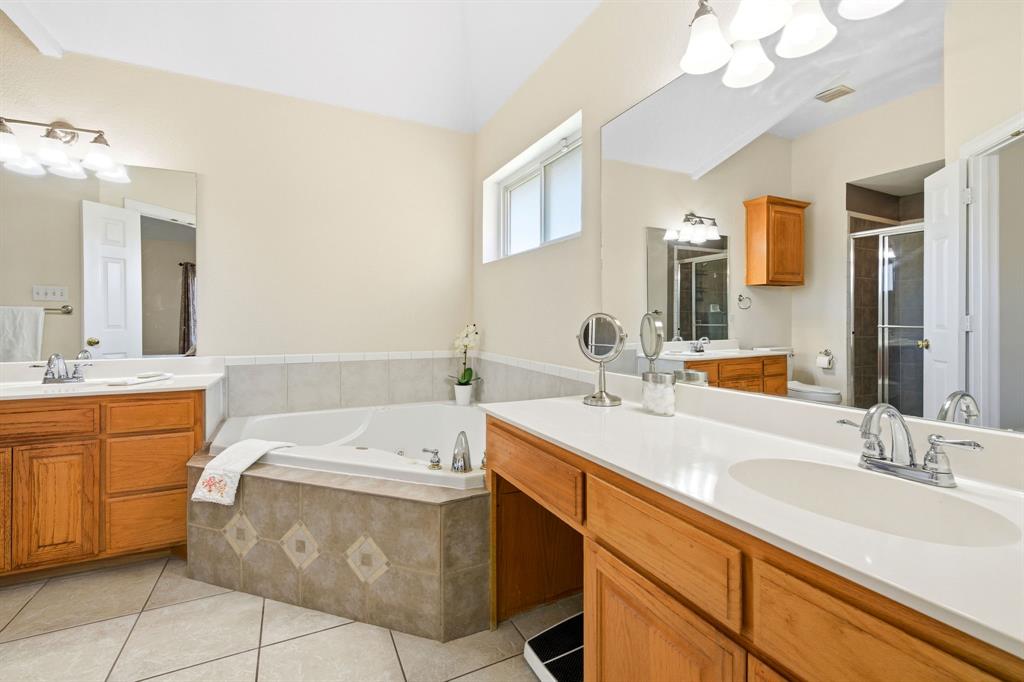 8718 Ranch Road Abilene, TX 79602 - Photo 16 of 40 Jetted tub, separate vanities