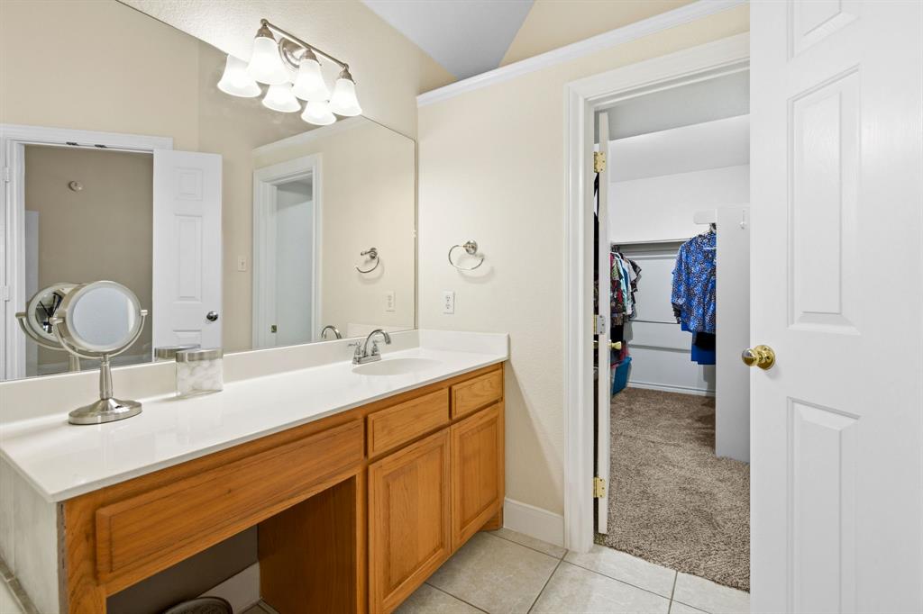 8718 Ranch Road Abilene, TX 79602 - Photo 19 of 40 Large walk-in closet.