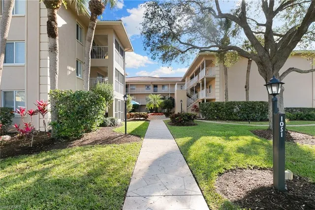 $299,000 | 1051 Foxfire Lane, Unit 206, Naples, FL 34104