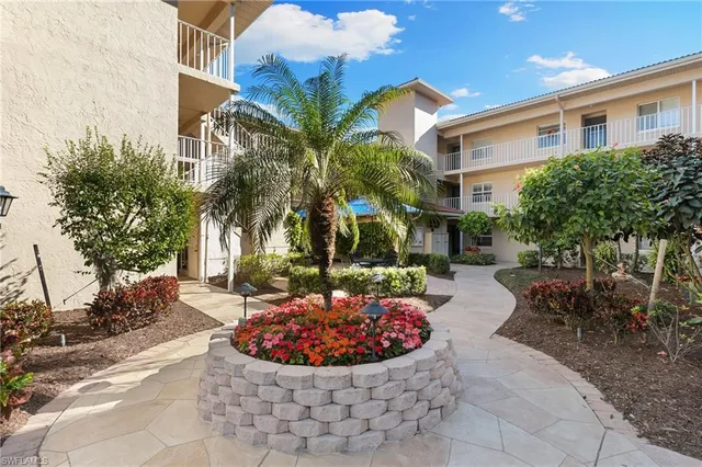 $299,000 | 1051 Foxfire Lane, Unit 206, Naples, FL 34104