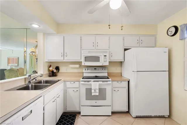 $299,000 | 1051 Foxfire Lane, Unit 206, Naples, FL 34104