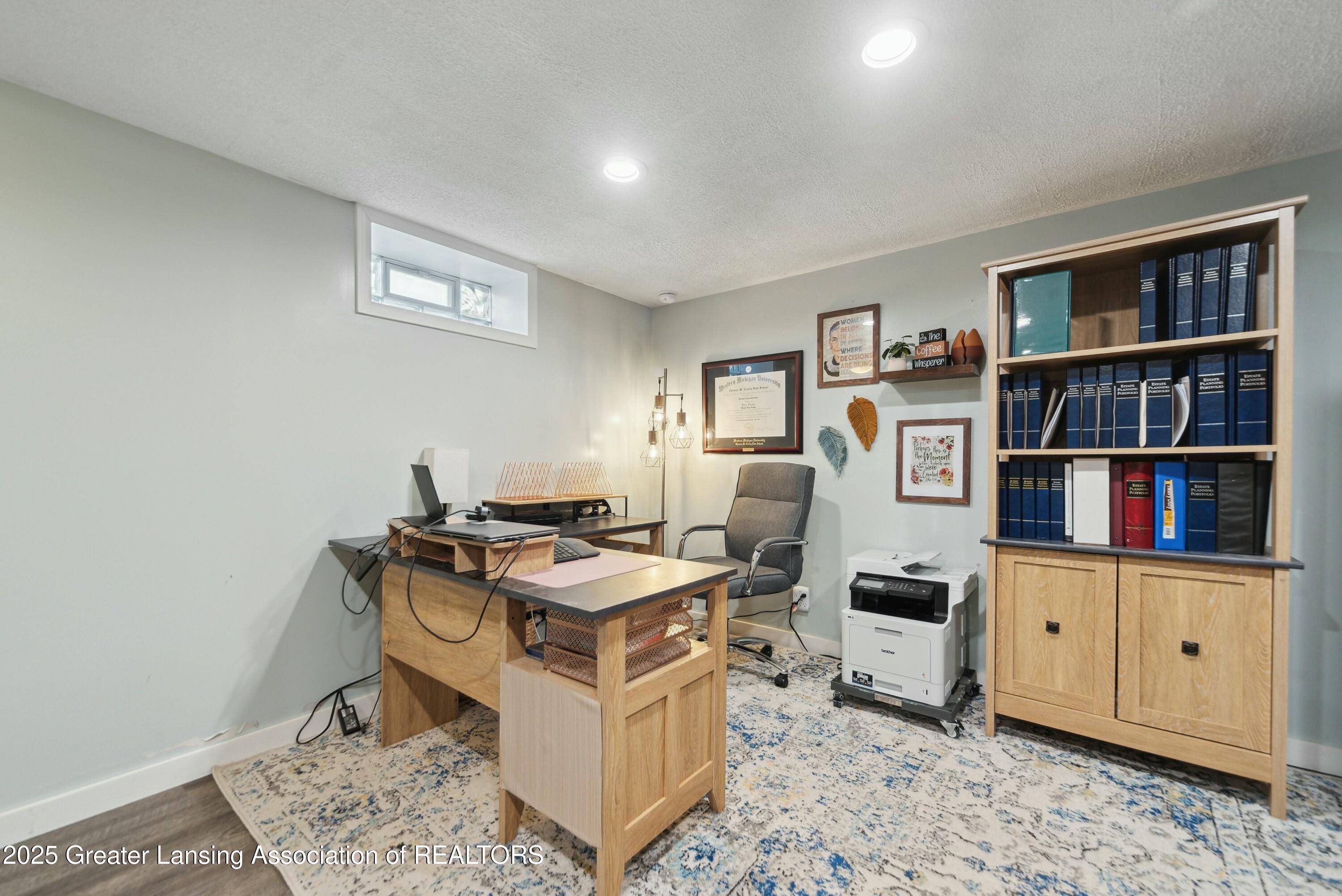 2103 Barstow Road Lansing, MI 48906 - Photo 23 of 35 tempImagem0S3gH