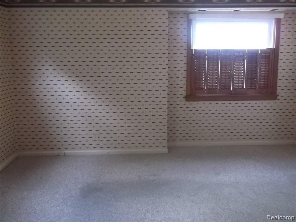 6380 Rutland Street Detroit, MI 48228 - Photo 3 of 10 Living room